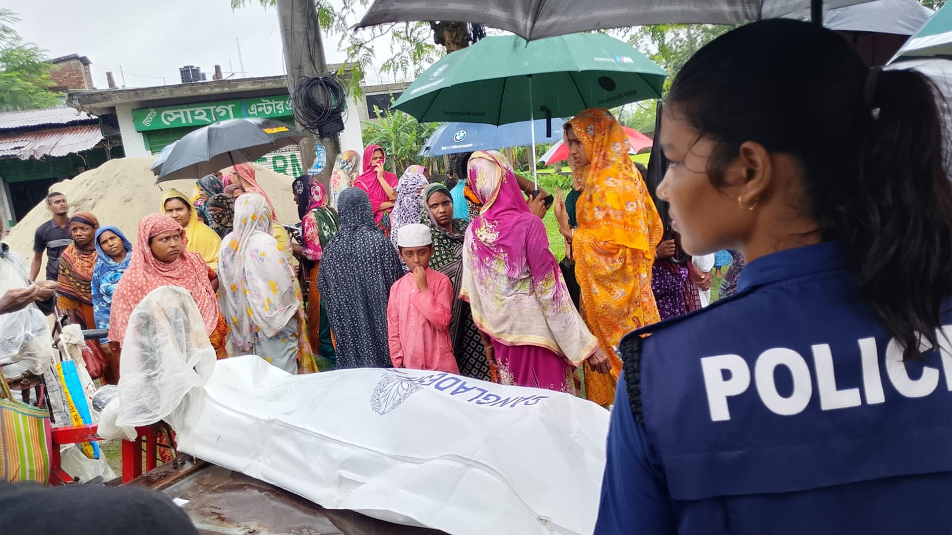 সাতক্ষীরায় ডোবা থেকে নারীর লাশ উদ্ধার